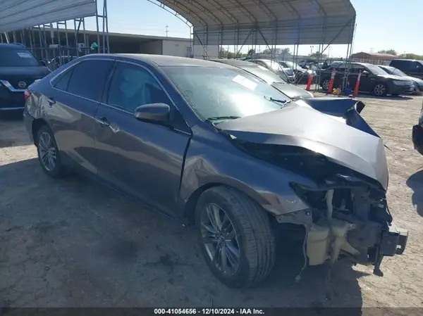 4T1BF1FK6GU150733 2016 TOYOTA CAMRY - Image 1
