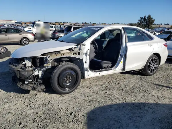 4T1BF1FK6GU153566 2016 TOYOTA CAMRY - Image 1