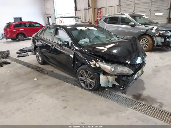 4T1BF1FK6GU156080 2016 TOYOTA CAMRY - Image 1