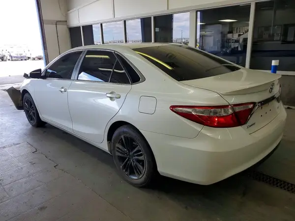 4T1BF1FK6GU157990 2016 TOYOTA CAMRY - Image 2