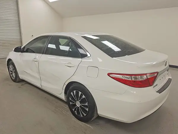 4T1BF1FK6GU162591 2016 TOYOTA CAMRY - Image 2