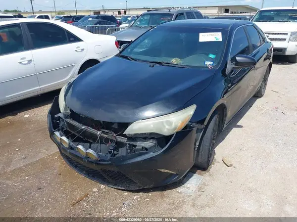4T1BF1FK6GU163031 2016 TOYOTA CAMRY - Image 2