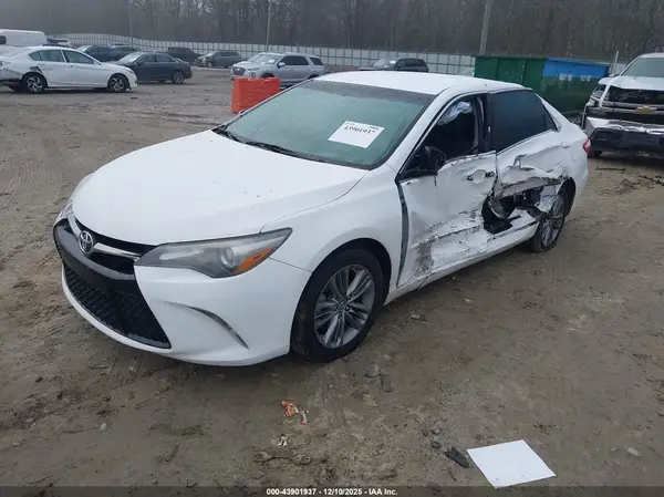 4T1BF1FK6GU167550 2016 TOYOTA CAMRY - Image 2