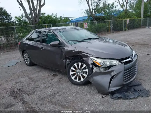 4T1BF1FK6GU174398 2016 TOYOTA CAMRY - Image 1