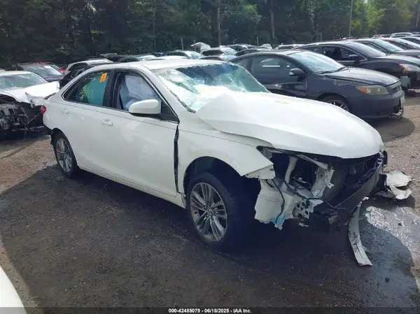 4T1BF1FK6GU175230 2016 TOYOTA CAMRY - Image 1