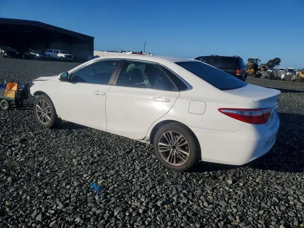 4T1BF1FK6GU176071 2016 TOYOTA CAMRY - Image 2