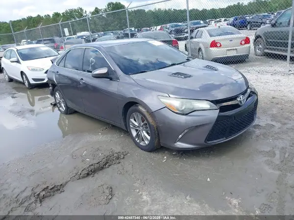 4T1BF1FK6GU176135 2016 TOYOTA CAMRY - Image 1