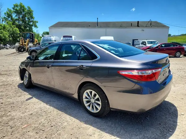 4T1BF1FK6GU180220 2016 TOYOTA CAMRY - Image 2