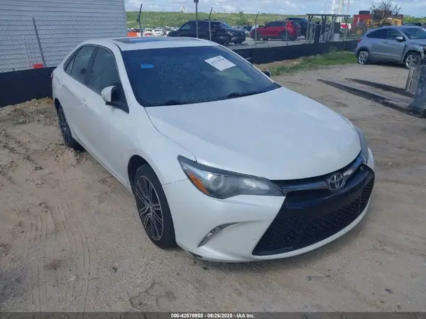 4T1BF1FK6GU181545 2016 TOYOTA CAMRY - Image 1