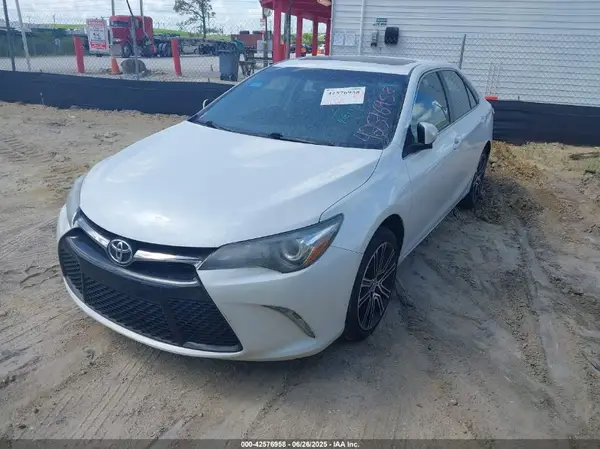 4T1BF1FK6GU181545 2016 TOYOTA CAMRY - Image 2