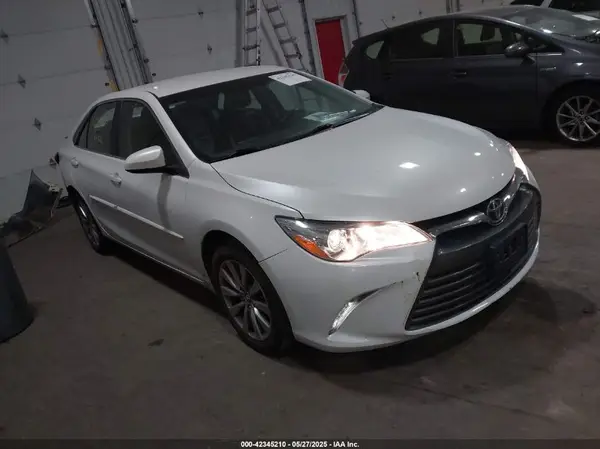 4T1BF1FK6GU182582 2016 TOYOTA CAMRY - Image 1