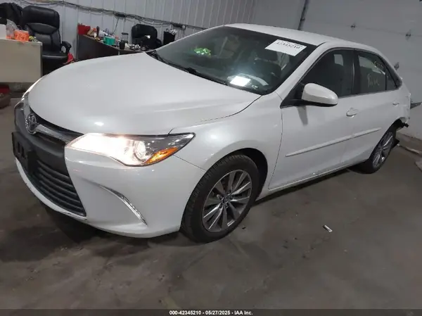 4T1BF1FK6GU182582 2016 TOYOTA CAMRY - Image 2