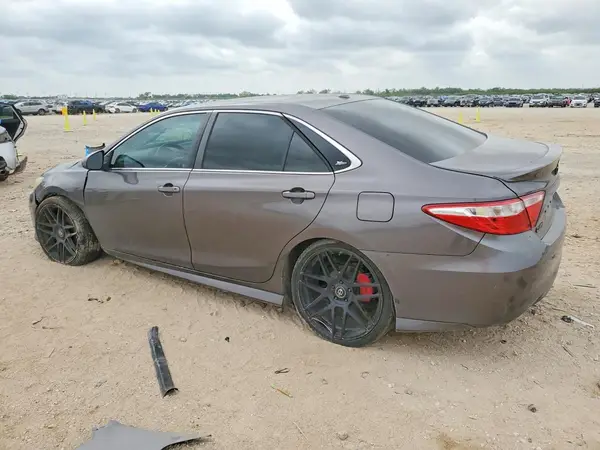 4T1BF1FK6GU184994 2016 TOYOTA CAMRY - Image 2