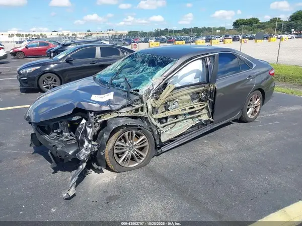 4T1BF1FK6GU200059 2016 TOYOTA CAMRY - Image 2