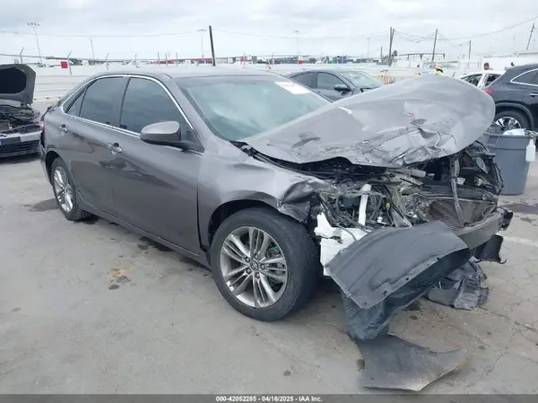 4T1BF1FK6GU201809 2016 TOYOTA CAMRY - Image 1