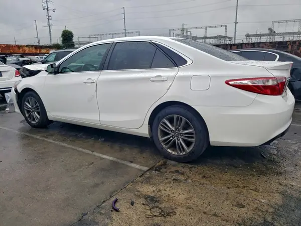 4T1BF1FK6GU203589 2016 TOYOTA CAMRY - Image 2