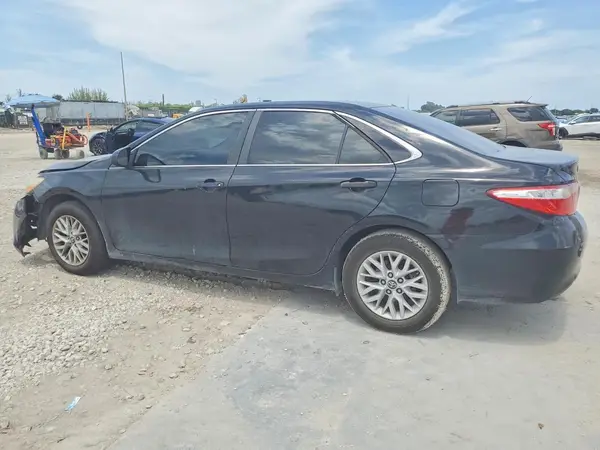 4T1BF1FK6GU205200 2016 TOYOTA CAMRY - Image 2