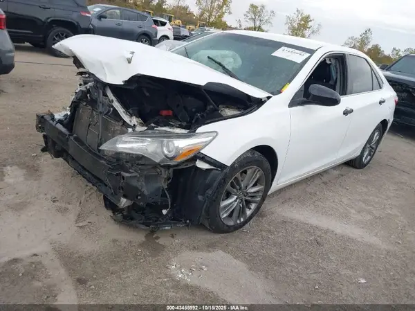 4T1BF1FK6GU209568 2016 TOYOTA CAMRY - Image 2