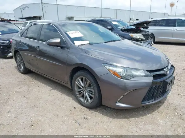 4T1BF1FK6GU209828 2016 TOYOTA CAMRY - Image 1