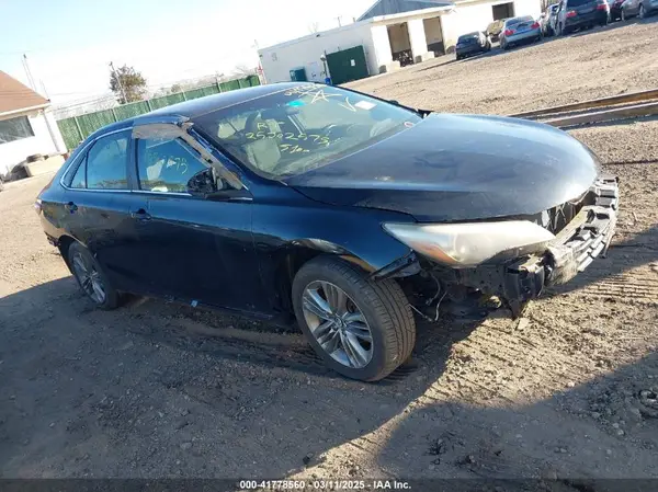 4T1BF1FK6GU209957 2016 TOYOTA CAMRY - Image 1