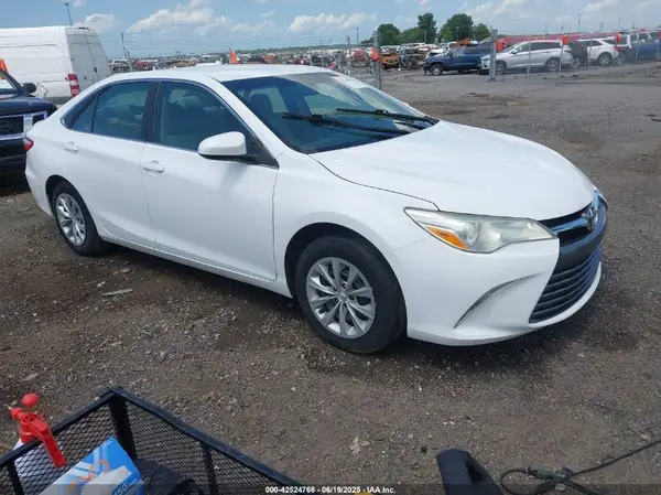 4T1BF1FK6GU212308 2016 TOYOTA CAMRY - Image 1