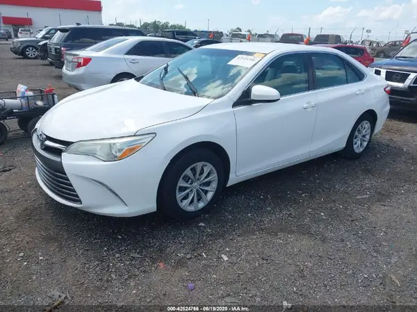 4T1BF1FK6GU212308 2016 TOYOTA CAMRY - Image 2