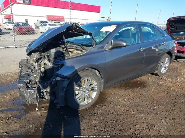 4T1BF1FK6GU212695 2016 TOYOTA CAMRY - Image 2