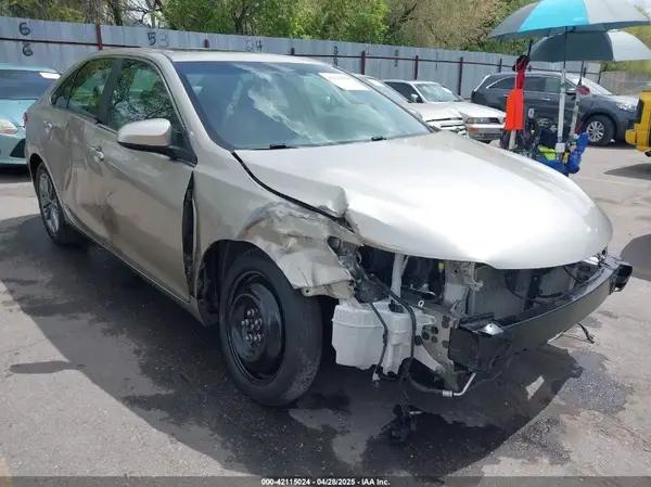 4T1BF1FK6GU212843 2016 TOYOTA CAMRY - Image 1