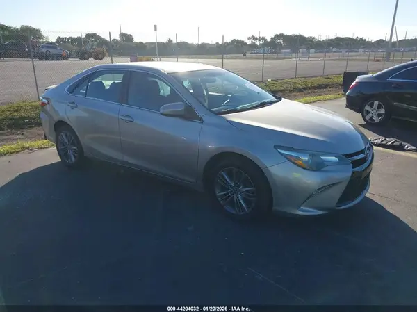 4T1BF1FK6GU215077 2016 TOYOTA CAMRY - Image 1