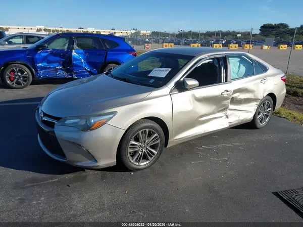 4T1BF1FK6GU215077 2016 TOYOTA CAMRY - Image 2