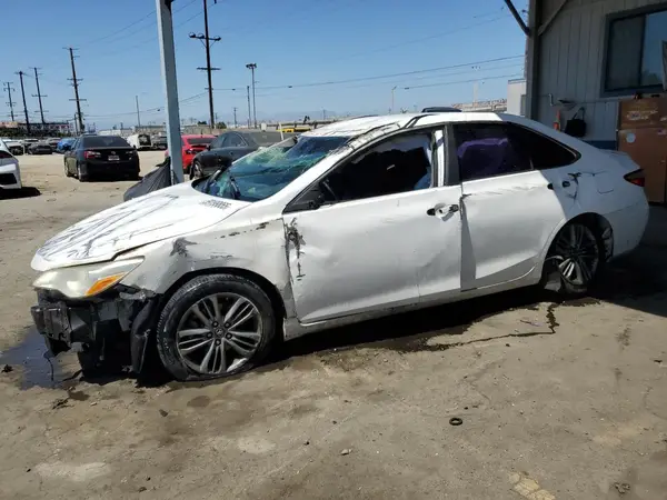 4T1BF1FK6GU217119 2016 TOYOTA CAMRY - Image 1