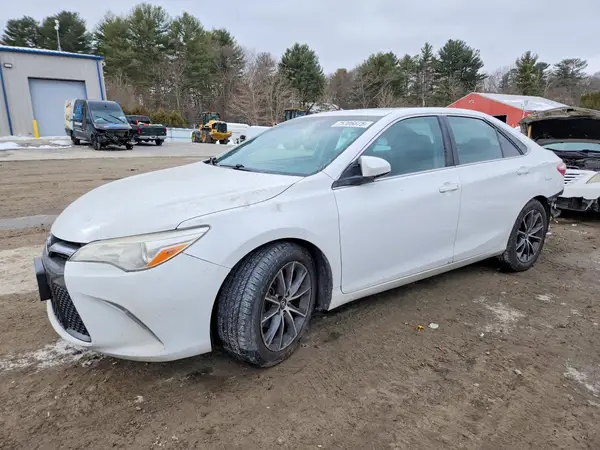 4T1BF1FK6GU220697 2016 TOYOTA CAMRY - Image 1