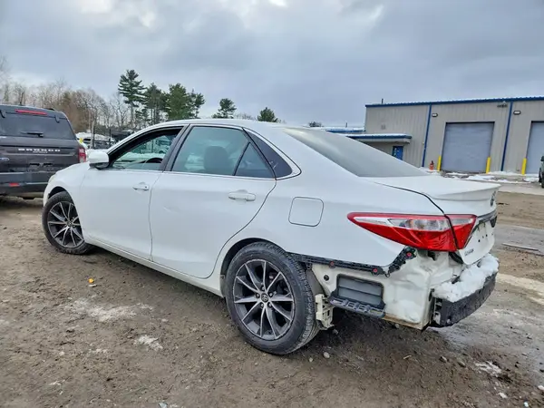 4T1BF1FK6GU220697 2016 TOYOTA CAMRY - Image 2