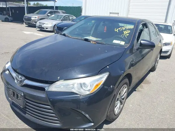 4T1BF1FK6GU224572 2016 TOYOTA CAMRY - Image 2