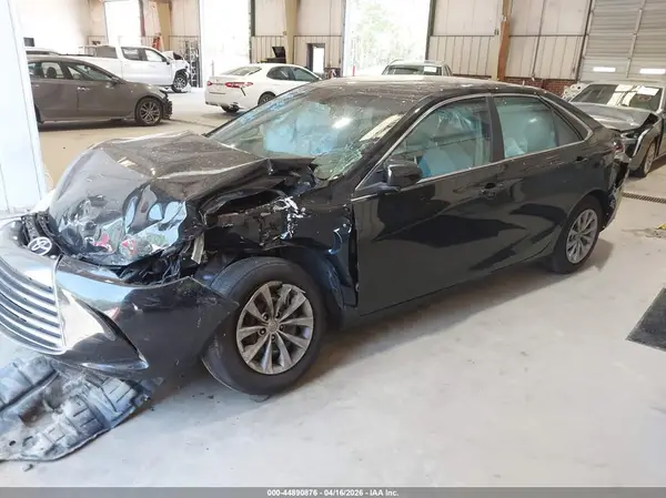 4T1BF1FK6GU227665 2016 TOYOTA CAMRY - Image 2