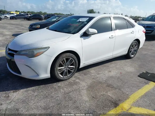 4T1BF1FK6GU232591 2016 TOYOTA CAMRY - Image 2