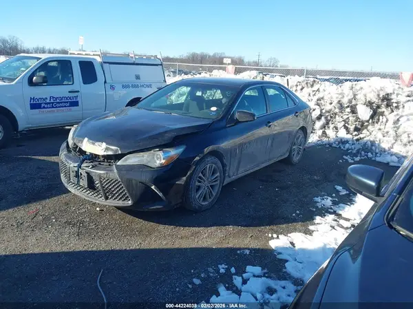 4T1BF1FK6GU233773 2016 TOYOTA CAMRY - Image 2