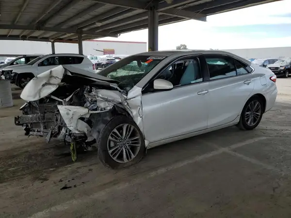 4T1BF1FK6GU233871 2016 TOYOTA CAMRY - Image 1