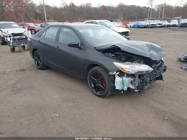 4T1BF1FK6GU236639 2016 TOYOTA CAMRY - Image 1
