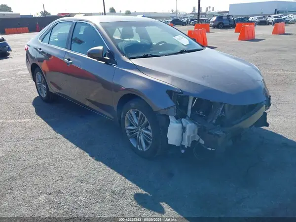 4T1BF1FK6GU241775 2016 TOYOTA CAMRY - Image 1