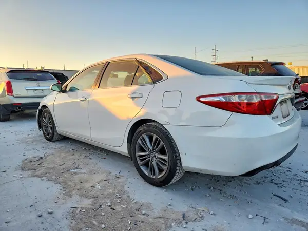 4T1BF1FK6GU241808 2016 TOYOTA CAMRY - Image 2