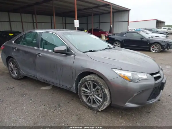 4T1BF1FK6GU251562 2016 TOYOTA CAMRY - Image 1