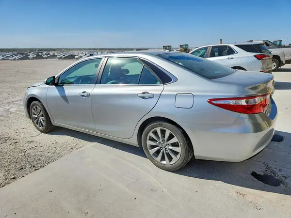 4T1BF1FK6GU257829 2016 TOYOTA CAMRY - Image 2