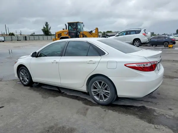 4T1BF1FK6GU257877 2016 TOYOTA CAMRY - Image 2