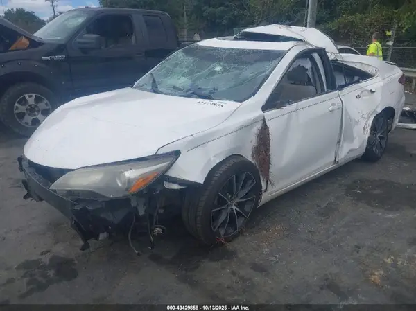 4T1BF1FK6GU500541 2016 TOYOTA CAMRY - Image 2