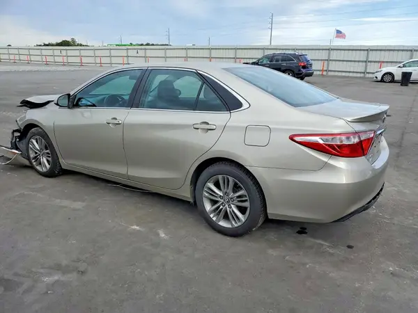 4T1BF1FK6GU500930 2016 TOYOTA CAMRY - Image 2