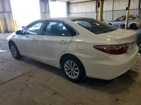4T1BF1FK6GU501981 2016 TOYOTA CAMRY - Image 2