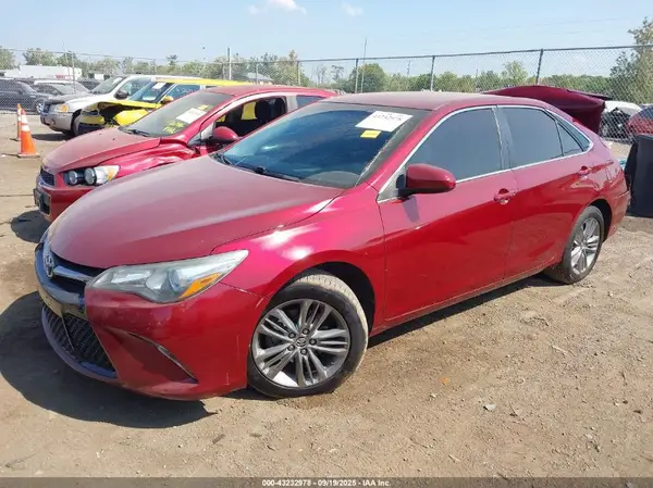 4T1BF1FK6GU502709 2016 TOYOTA CAMRY - Image 2