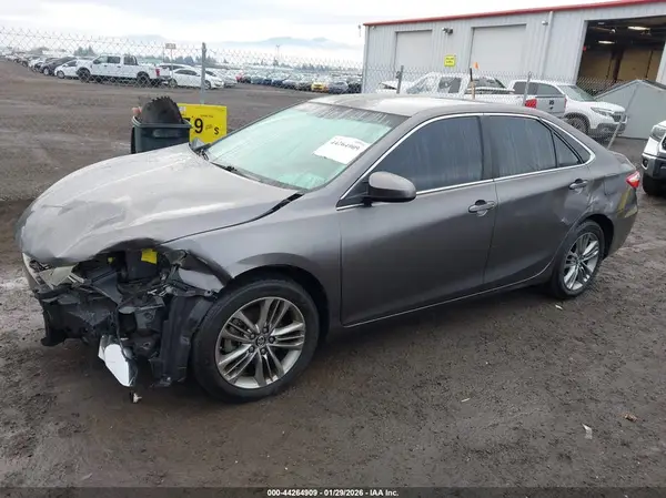 4T1BF1FK6GU504315 2016 TOYOTA CAMRY - Image 2