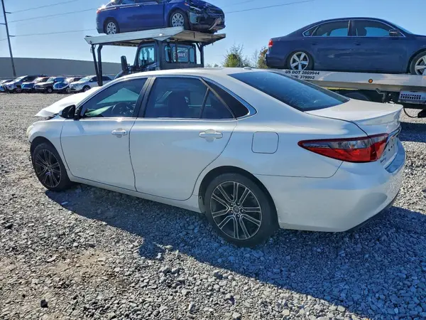 4T1BF1FK6GU505173 2016 TOYOTA CAMRY - Image 2